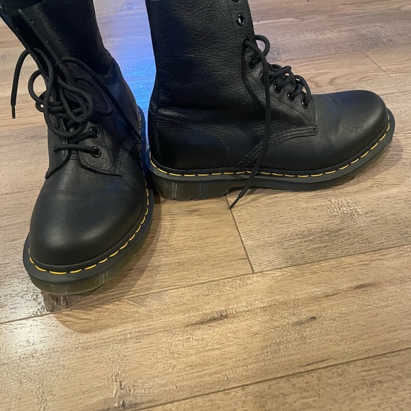 8 hole black Doc Martins - Picture 3 of 4